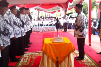 Bupati Rohil Hadiri Pelantikan PGRI Tanah Putih