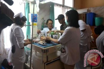 Bayi Berusia Tiga Hari Indap Gastroschisis 