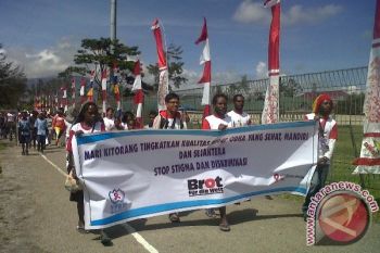Ribuan pelajar Jayawijaya jalan sehat peringati HIV/AIDS Sedunia