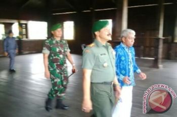 Danrem Sempatkan Diri Kunjungi Istana Kesultanan Kutaringin