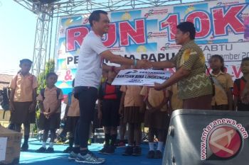 Pertamina serahkan bantuan kepada 100 siswa berprestasi