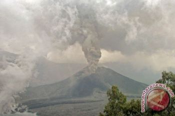 Tinggi Letusan Gunung Barujari Lombok Saat ini 400 Meter