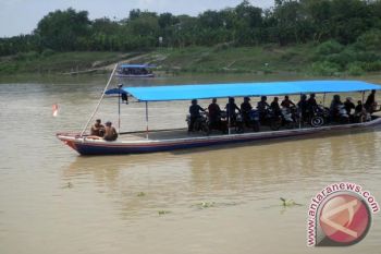 Perahu Tambang Bengawan Solo