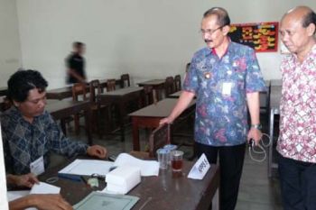 Penjabat Wali Kota Inspeksi TPS Pilkada