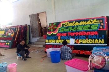 Toko bunga papan kebanjiran pesanan terkait Pilkada