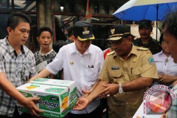 Pemkot Manado serahkan bantuan  kebakaran Sario 