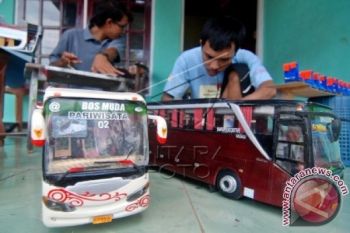 Kerajinan Miniatur Bus