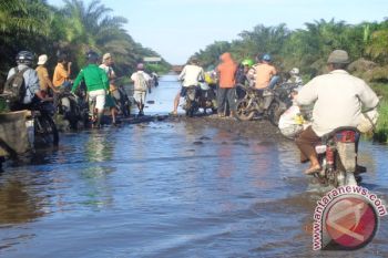 Lima Warga Aceh Selatan Terseret Banjir, Satu Tewas