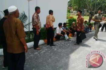 Warga Karang Mulya MengaduTumpang Tindih Lahan Usaha  ke Bupati Kobar