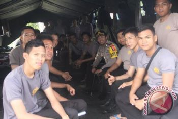 Kapolres  kunjungi barak pengamanan Pilkada Penukal Abab