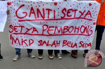 Sebagian Anggota DPR Minta Novanto Mundur dari Jabatan