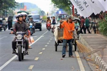 Lebaran, Petugas Kebersihan Semarang Tetap Bekerja 
