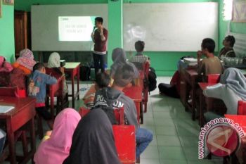 XL Kenalkan Blog Ke Siswa Sekolah Bawang