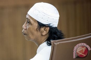 Mandra divonis satu tahun penjara