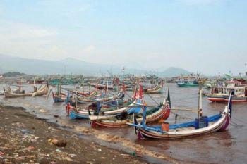 Gelombang Tinggi, Ratusan Nelayan Pekalongan Berhenti Melaut