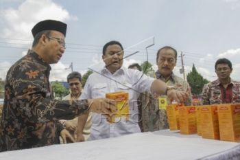 Bupati Banyumas Peroleh Penghargaan UMKM