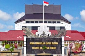 KPU Serahkan Berkas Penetapan Gubernur-Wagub Kalteng Terpilih ke DPRD