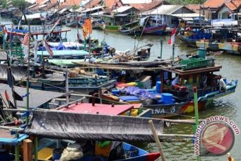 Gelombang Tinggi, Ribuan Nelayan Cilacap Tak Melaut