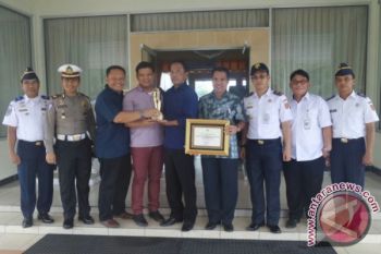Kobar Raih Piala Wahana Tata Nugraha Dari Kemenhub