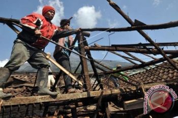 Puting beliung sapu empat desa di Pangkep 