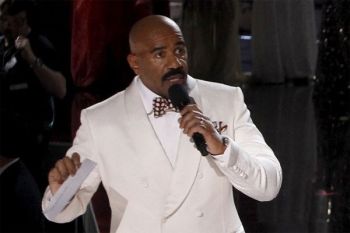 Steve Harvey "Ulangi" Kesalahan Lewat Ucapan Natal