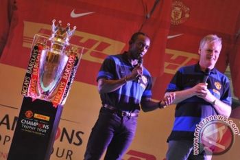 Van Gaal Dikritik karena Tak Mainkan Rooney 