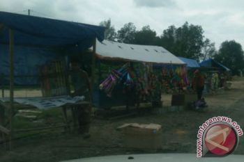 Pedagang Petasan Menjamur Menyambut Tahun Baru