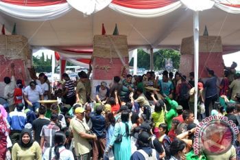 Pembuatan Pempek Terpanjang Pecahkan Rekor MURI