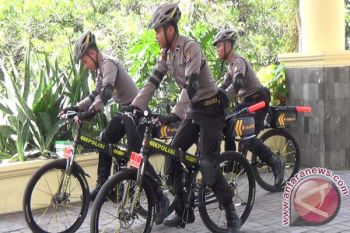 Polda patroli bersepeda pada malan tahun baru