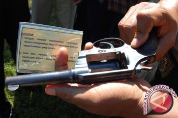 Pistol Milik Oknum Polisi Tertinggal di Toilet Gua Kreo Semarang