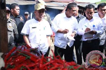 Bupati Mamuju pantau harga sembako 