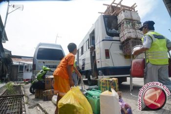 Arus Balik Di Terminal Mamboro Palu Padat 