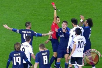 10 Pemain Real Madrid Tahan Imbang Valencia Di Stadion Mestalla