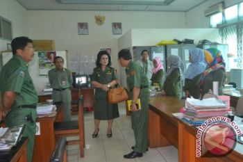 Wabup Barsel Sidak Hari Pertama Masuk Kerja