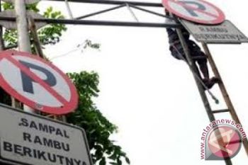 Dishub Palu Pasang Ratusan Rambu Lalulintas 
