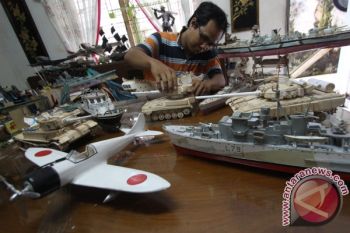 KERAJINAN MINIATUR KENDARAAN PERANG