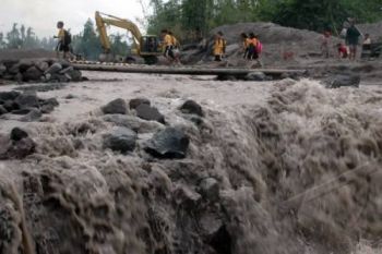 Material Longsoran di Sungai Sipendok Berpotensi Banjir Bandang