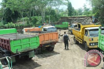 Polres Tulungagung Razia Belasan Penambag Pasir Liar
