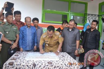 Albar resmikan Gedung RRI Waykanan