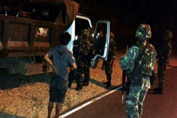 Warga Jayapura serahkan amunisi kepada tim patroli Korem 172/PWY