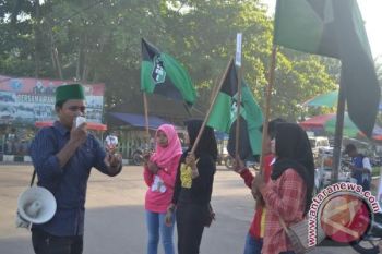 HMI Muara Teweh Demo Lawan Aksi Teroris 