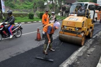 Sejumlah Ruas Jalan Menuju Objek Wisata Diperbaiki
