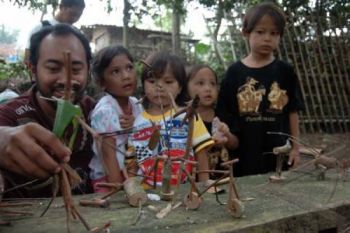 Pelajar Malang-Thailand Belajar Olah Sampah di Magelang