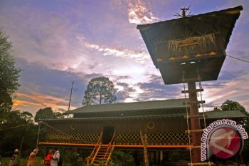 Melancong ke "benteng" budaya Suku Sakai