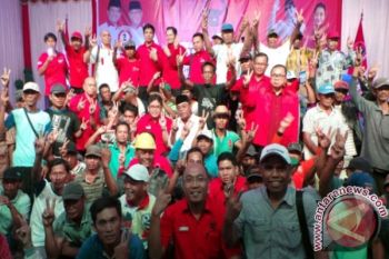 Tukang Becak Kotim Sumbang Dana untuk Willy-Wahyudi