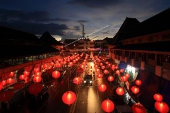 Ribuan Lampion Hiasi Perayaan Imlek di Solo