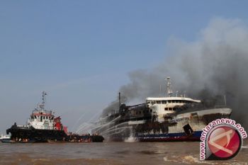 KM Perintis Sabuk Nusantara Terbakar Di Laut Timor