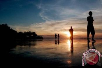 Pantai Air Manis Saksi Legenda Malin Kundang 