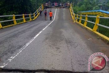 Jembatan Jalan Raya Denpasar-Gilimanuk Putus