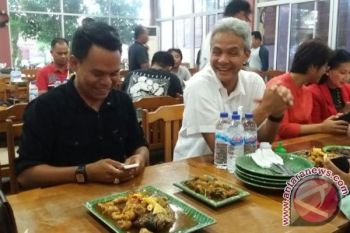 Ganjar Ajak Masyarakat Asal Jateng di Kalteng Menangkan Willy-Wahyudi 